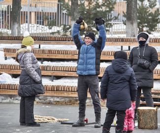 На территории Зарайского центрального парка культуры и отдыха состоялась культурно-спортивная программа "День русских забав".